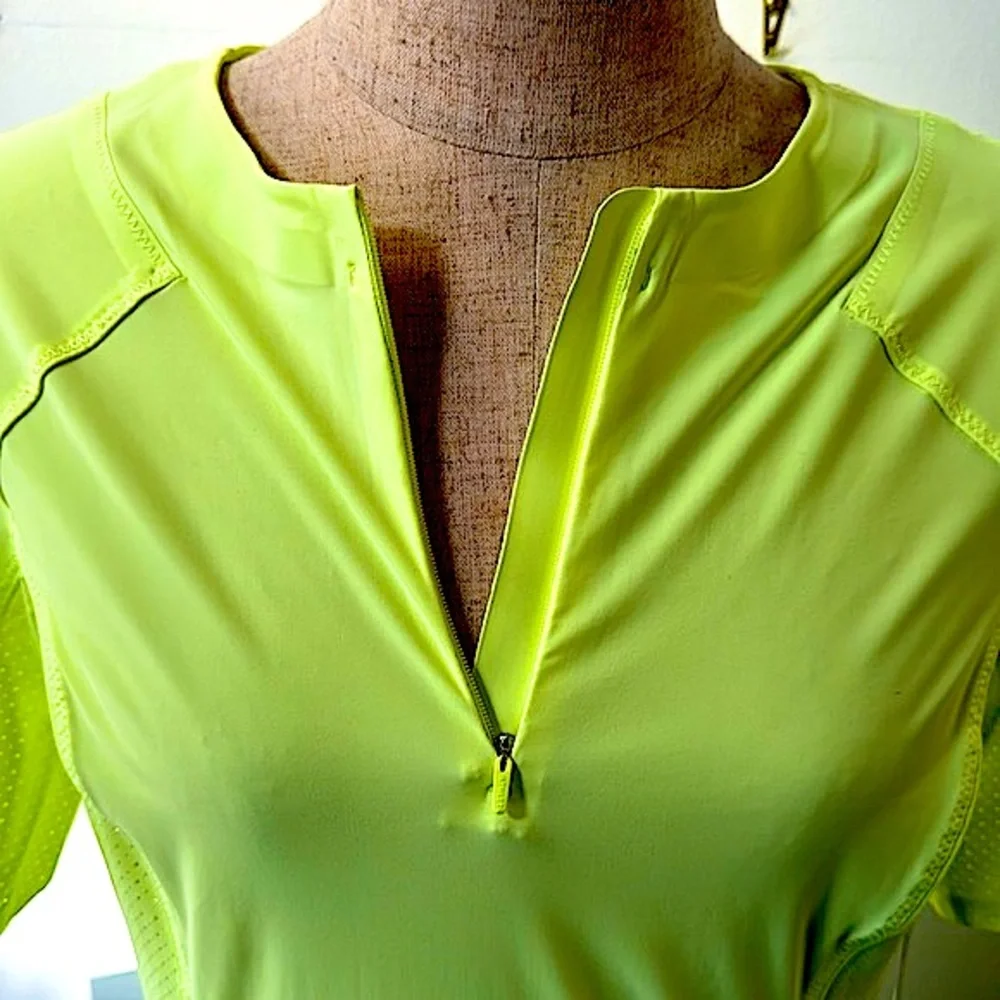 NWT !! ATHLETA Pacifica II Tee Rashguard Top - Picture 4 of 6